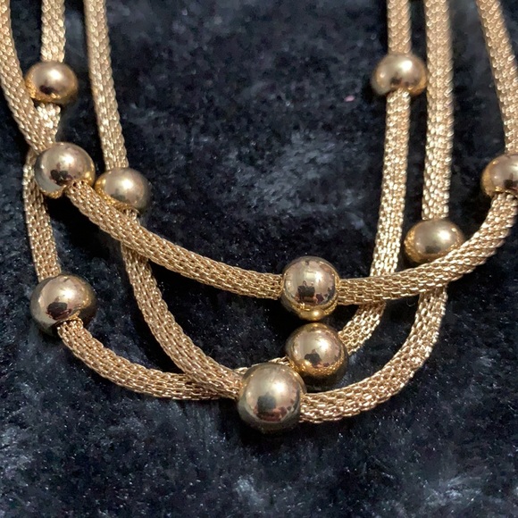 Gold colored rope necklace free with bundle - Picture 5 of 6